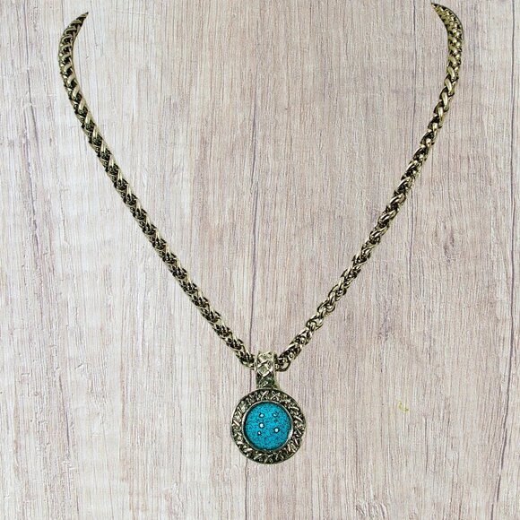 Turquoise round pendant necklace with small crystals on thick silver chain - Picture 6 of 12